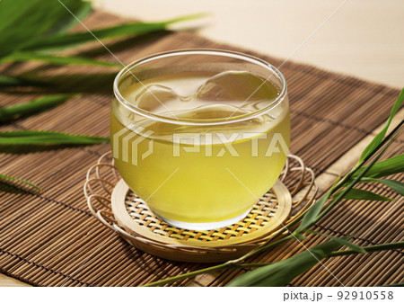 冷たい緑茶 92910558