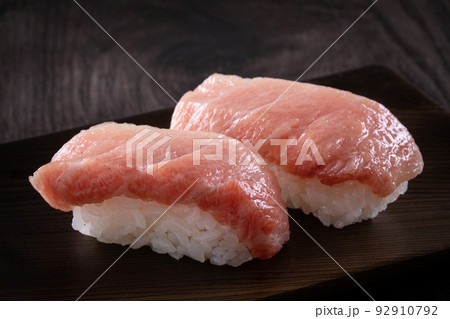 お寿司~鮪の大トロ 92910792