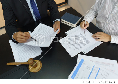 Lawyer and justice concept, Businessman signs contract after senior lawyer explains details 92911673