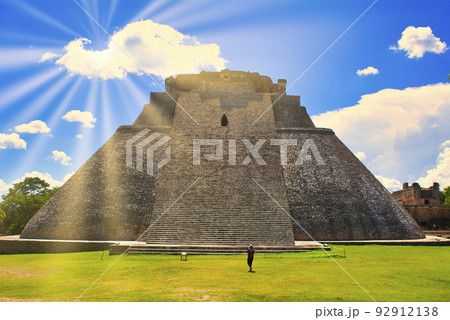 ユカタン半島・マヤ文明の夢の跡 92912138