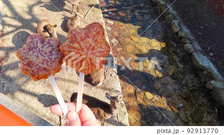 【広島県】日本三景安芸の宮島名物揚げもみじと鹿 92913770