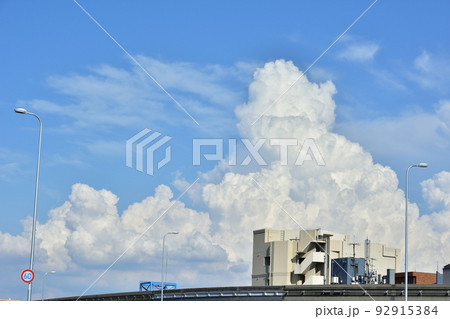 夏の入道雲 92915384