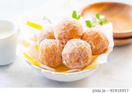 塩ミルクドーナツとミルク 92916957