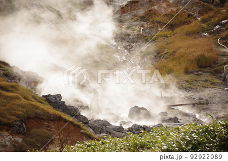岩手の風景 蒸気を噴出する八幡平の温泉源泉 岩手の風景 蒸気を噴出する八幡平の温泉源泉 92922089