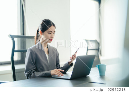 ビジネスウーマン 92922213