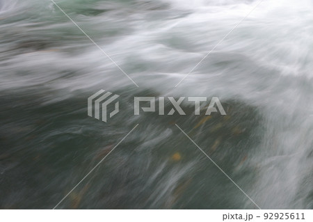 力強く流れる渓流(奥入瀬渓流 阿修羅の流れ 青森県 十和田市) 力強く流れる渓流(奥入瀬渓流 阿修羅の流れ 青森県 十和田市) 92925611