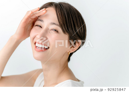 スキンケア 女性 白バック スキンケア 女性 白バック 92925847