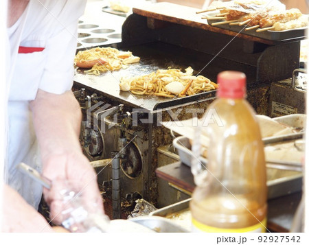 鉄板焼き 屋台 イメージ 関西 大阪 おじいちゃん 高齢者 老齢 後継 継承 鉄板焼き 屋台 イメージ 関西 大阪 おじいちゃん 高齢者 老齢 後継 継承 92927542