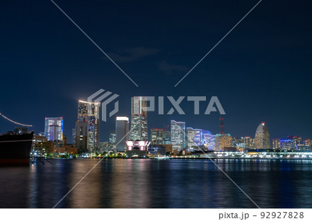 神奈川県横浜市　みなとみらいの夜景 92927828