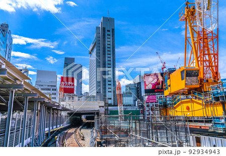 日本の東京都市景観 東急東横店解体工事が進み奥の街並みが一望に…旧銀座線渋谷駅ホームの姿も=8月8日 日本の東京都市景観 東急東横店解体工事が進み奥の街並みが一望に…旧銀座線渋谷駅ホームの姿も=8月8日 92934943