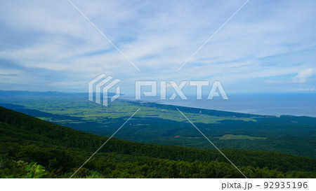 鳥海山から望む日本海 92935196