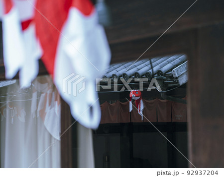 ガラスに映るきんぎょ提灯 ガラスに映るきんぎょ提灯 92937204