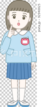 首を傾げる女の子の園児をイメージしたイラスト素材（保育園・幼稚園・こども園） 92940025