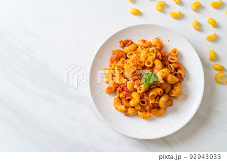 macaroni with tomatoes sauce and mince pork 92943033