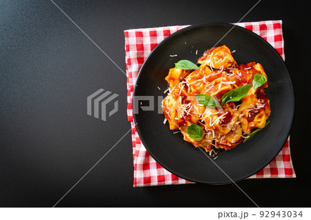 Italian tortellini pasta with tomato sauce 92943034