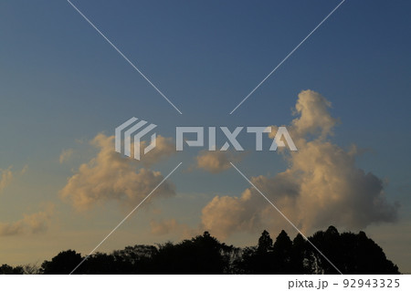 夕焼け空の風景 夕焼け空の風景 92943325