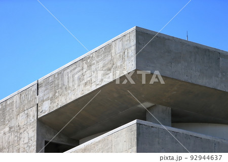 コンクリート打放しの建築物（神奈川県立青少年センター） 92944637