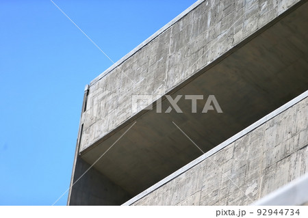 コンクリート打放しの建築物（神奈川県立青少年センター） 92944734