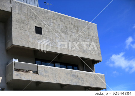 コンクリート打放しの建築物（神奈川県立青少年センター） 92944804
