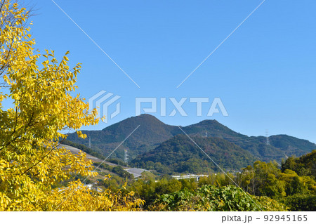 大阪、奈良で人気の歴史散策、ハイキングの山、二上山 92945165