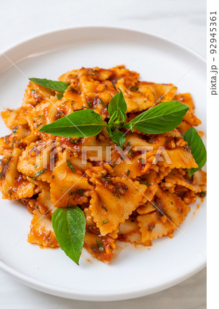 farfalle pasta with basil and garlic in tomato sauce farfalle pasta with basil and garlic in tomato sauce 92945361