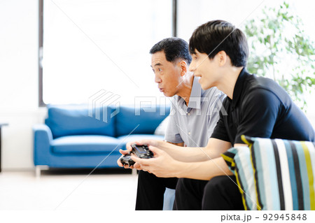 ライフスタイル、テレビゲーム ライフスタイル、テレビゲーム 92945848