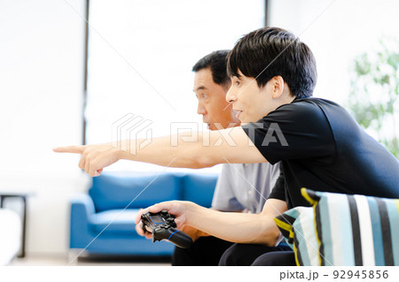 ライフスタイル、テレビゲーム ライフスタイル、テレビゲーム 92945856