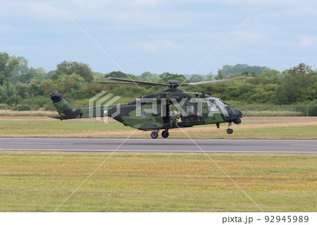 フィンランド陸軍NH90ヘリコプター着陸 92945989