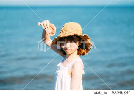 海、空、ワンピース、麦わら帽子 92946844