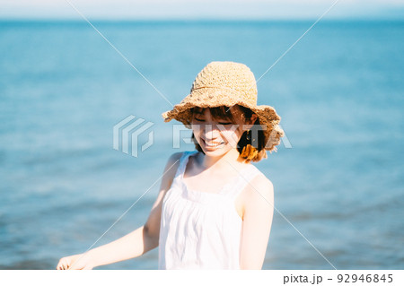 海、空、ワンピース、麦わら帽子 92946845