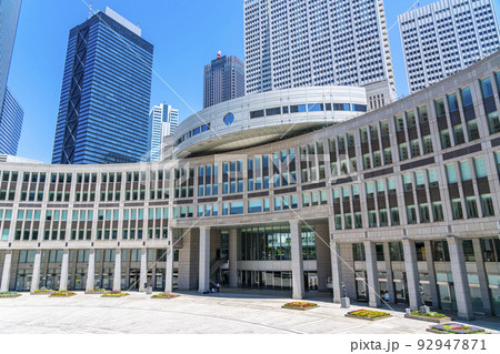 【東京都】重厚な外観の東京都議会議事堂 92947871