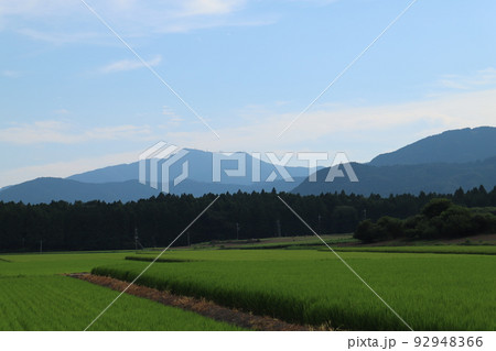 筑波山と田園風景 92948366