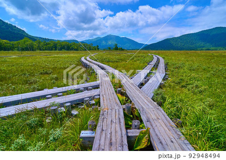 夏の尾瀬 中田代の竜宮現象入口(伏流点)から至仏山方面 夏の尾瀬 中田代の竜宮現象入口(伏流点)から至仏山方面 92948494