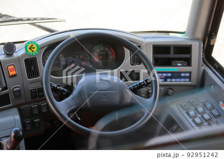 観光バス運転席　イメージ 92951242