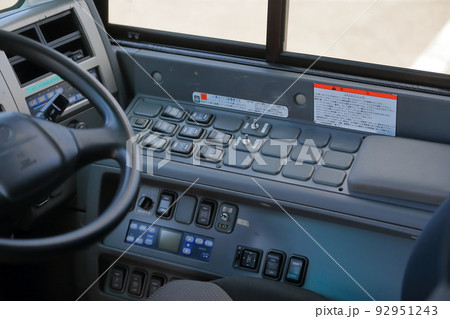 観光バス運転席　イメージ 92951243