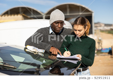 Female farmer signs the documents for the delivery of the goods to farm field 92951911