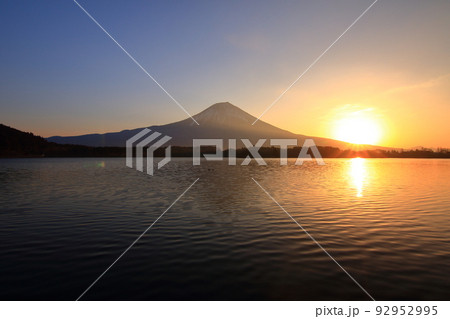 田貫湖の夜明け 田貫湖の夜明け 92952995