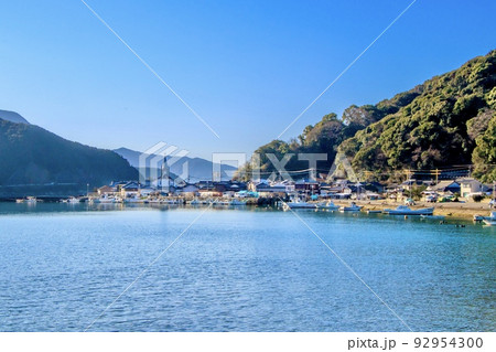 世界遺産 長崎と天草地方の潜伏キリシタン関連遺産 崎津天主堂と崎津集落の風景 世界遺産 長崎と天草地方の潜伏キリシタン関連遺産 崎津天主堂と崎津集落の風景 92954300