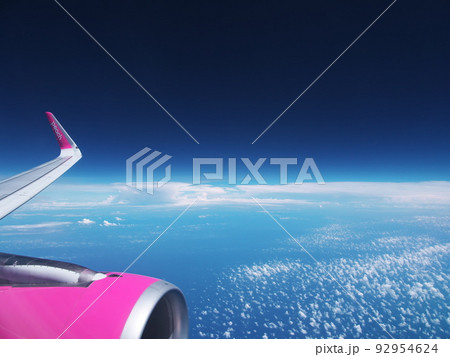 ジェット旅客機内からの景色　 92954624