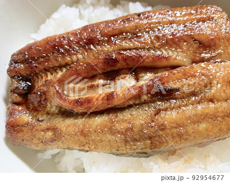 脂がのった国産鰻のうな丼 写真素材 脂がのった国産鰻のうな丼 写真素材 92954677