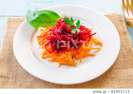 ビーツとニンジンのサラダ ビーツとニンジンのサラダ 92955113