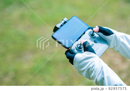 ドローンの飛行準備 ドローンの飛行準備 92957575