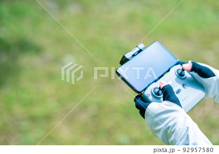 ドローンの飛行準備 ドローンの飛行準備 92957580