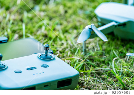ドローンの飛行準備 ドローンの飛行準備 92957605