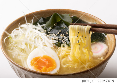 塩ラーメン　わかめラーメン 92957619