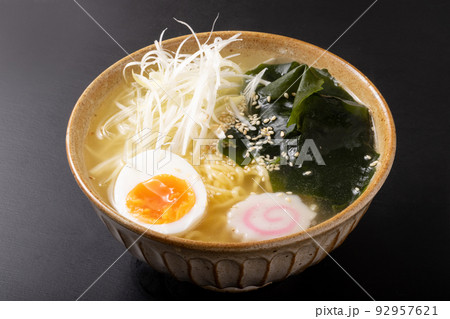 塩ラーメン　わかめラーメン 92957621