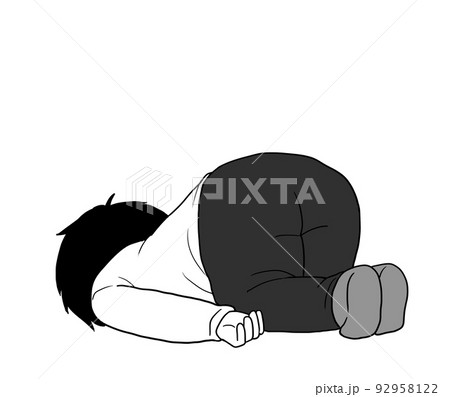 お尻を突き出して倒れる男性 グレー 92958122