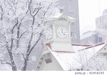 雪の降る札幌時計台 雪の降る札幌時計台 92958295