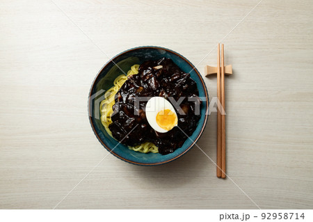 ジャージャー麺 チュンジャン 麺 92958714