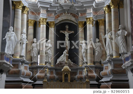 リトアニア、カウナス、聖ペテロ・パウロ大聖堂内陣 92960055